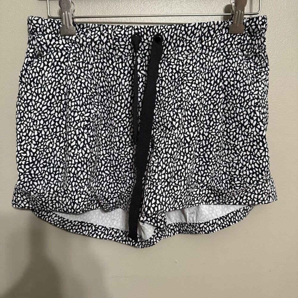 Lululemon black and white printed ribbon tie shirt size 8